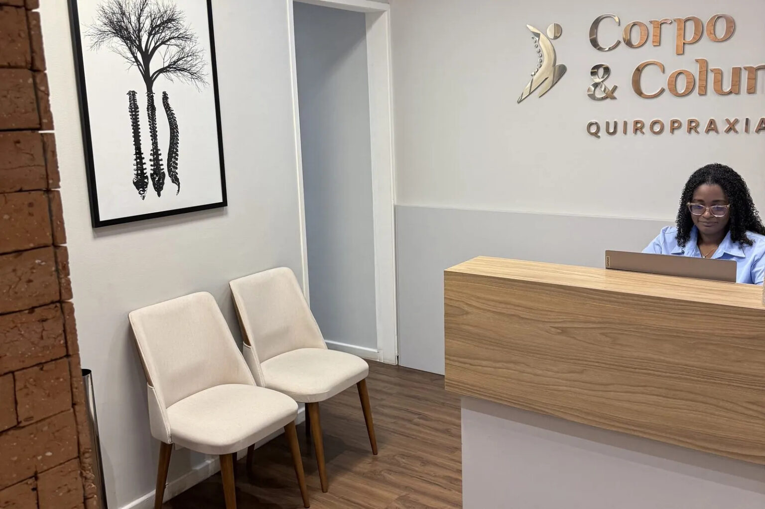 Recepção da unidade Corpo & Coluna em Ipanema para atendimento de quiropraxia e tratamento conservador de hérnia de disco.